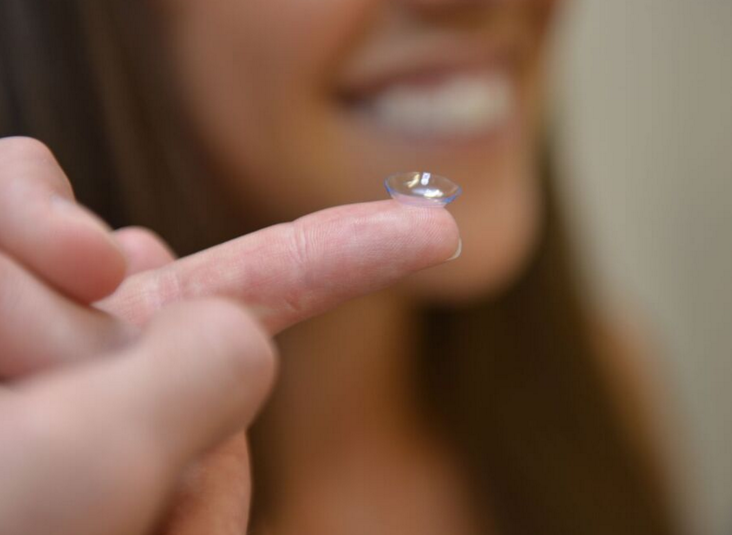 contact_lens_on_finger_and_smile